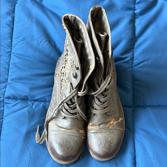 Lace Up Boots with Chunky Heel - Picture 3 of 9